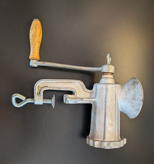 No 10 Manual Meat Mincer Cast Metal Table Clamp Grinder Complete Rustic