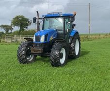 New Holland TS115A