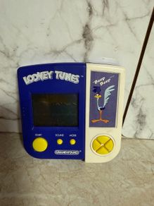 Handheld LCD game
