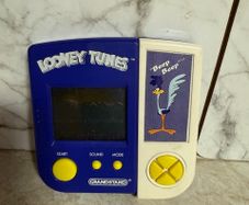 Handheld LCD game
