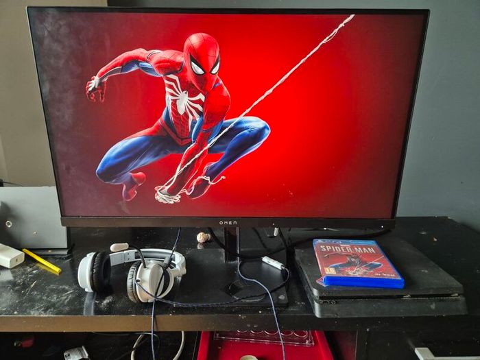 pc monitor and  ps4