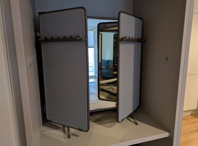 Tri-fold mirror
