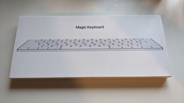 Genuine NEW (sealed) Apple Magic Keyboard A2450 MK2A3B/A. Irish/British English QWERTY layout.