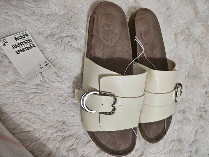 Sliders H&M Uk8(EU41) new with tags