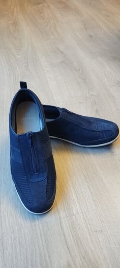 Casual zip up trainers womens size 7