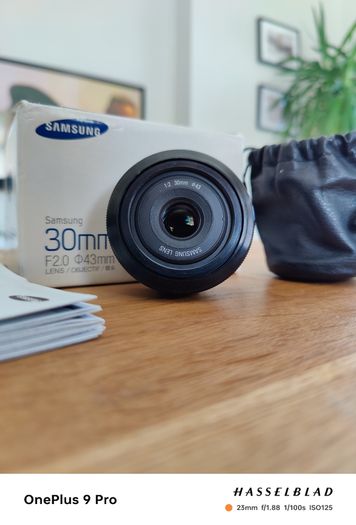 Samsung NX 30mm F2