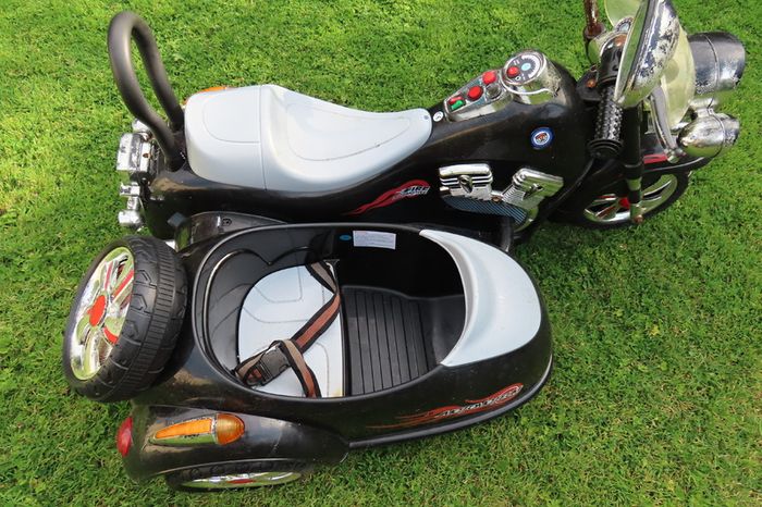 KIds Harley type Ride on with side car 12v (Spares or Repair)