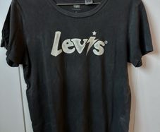 Levis worn style t-shirt, top for women, ladies in very good condition.  Size: M.