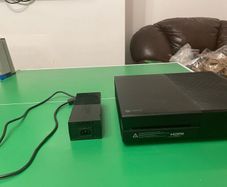 Xbox one for sale,monitor headphone 2 games includ