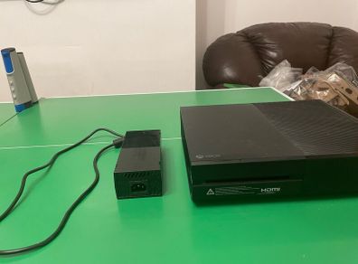 Xbox one for sale,monitor headphone 2 games includ
