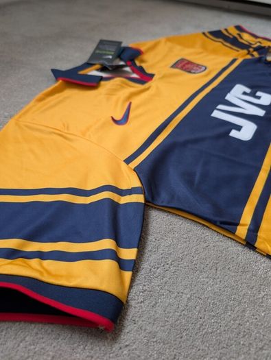 Retro Nike Arsenal Jersey