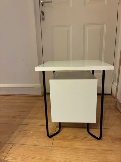 White cabinet 40 cm x 40 cm x 45 cm