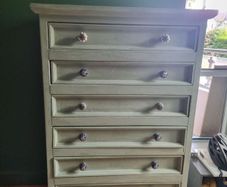 chest of drawers