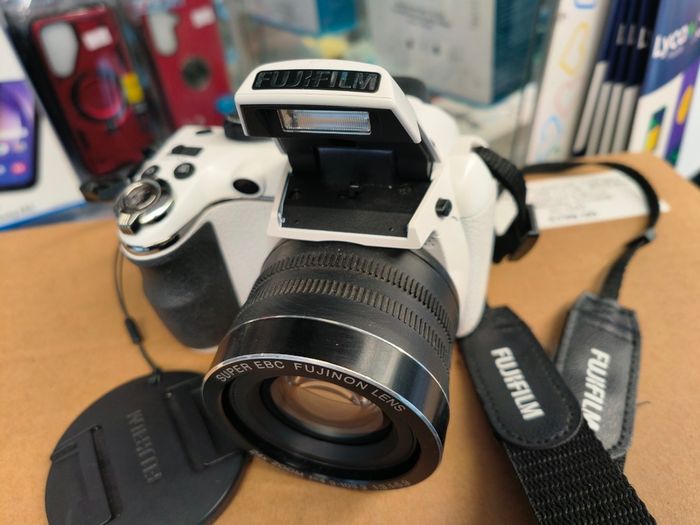 Digital Camera - Fujifilm Finepix S4200 - Hdmi - 14.mp - 24x Optical, White