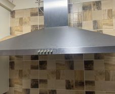 Extractor hood and chimney