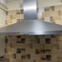 Extractor hood and chimney