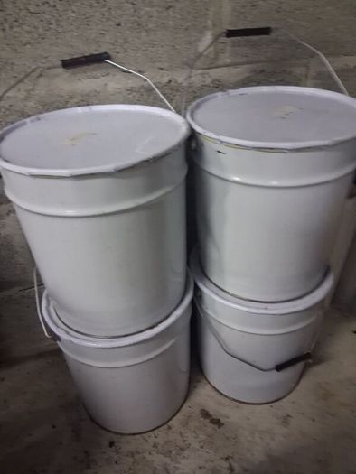 4 20 Litres Of Black Roof Paint Cost 600 sell 300