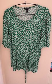New Look Green with White Flowers Short Sleeve Top