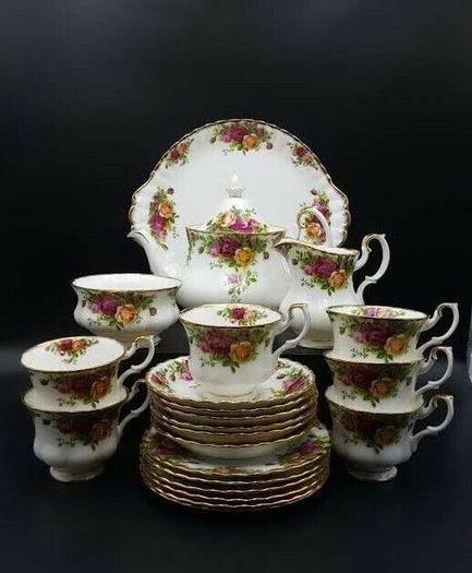 Royal Albert "Old Country Roses" Tea Pot and tea Set