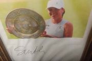 Iga Swiatek signed photo with trophy - framed
