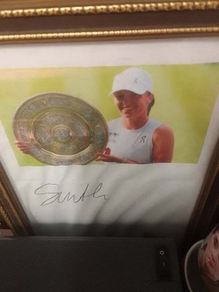 Iga Swiatek signed photo with trophy - framed