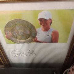 Iga Swiatek signed photo with trophy - framed