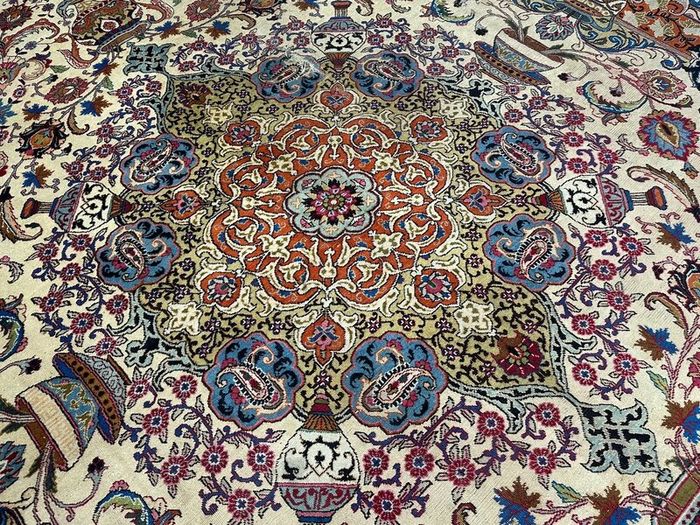 P.ersian Kasmir Rug (KaSig) ( 3.90 x 3.05cm)