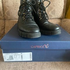 Ladies leather boots