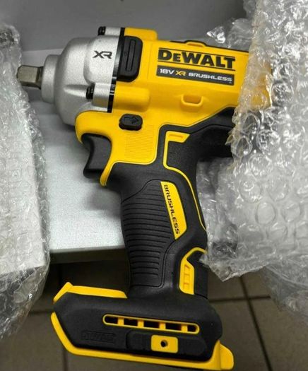 DeWALT Heavy Duty 18V XR Cordless Brushless Impact Wrench 1 /2 Inch Drive.