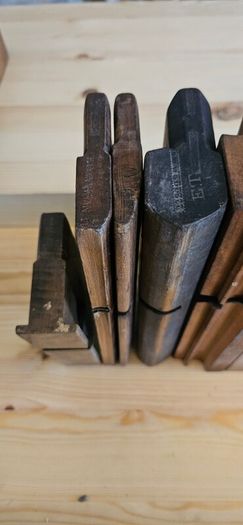 Mathieson plough plane and 17 moulding planes