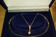 9 ct gold necklace with African opal pendant