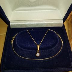 9 ct gold necklace with African opal pendant