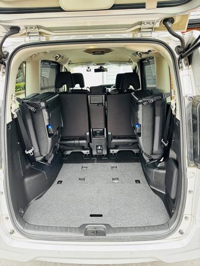 Nissan Serena 2020 Automatic petrol Hybrid 8 Seate