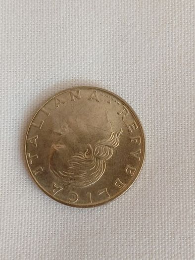 Italy 200 lire coin
