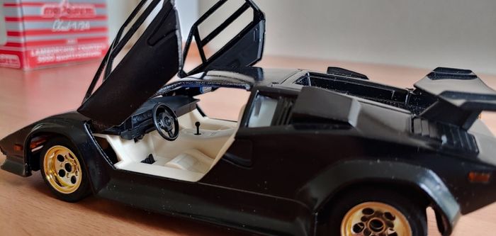 Vintage Majorette Countach 5000 Quattrovalvole 1:24 (4203)