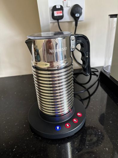 Nespresso Espresso Machine and Aeroccino 4 milk frother