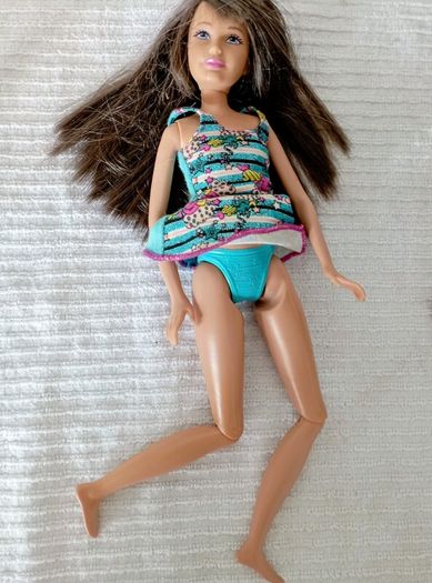 Skipper and Stacey dolls lot c