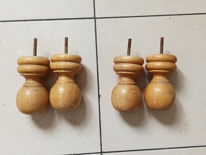 4 turned wooden bun feets with threaded bolts  height 12.5cm