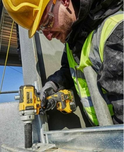 DeWALT Heavy Duty 18V XR Cordless Brushless Impact Wrench 1 /2 Inch Drive.