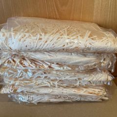 7x Bags of cream coloured shredded paper
