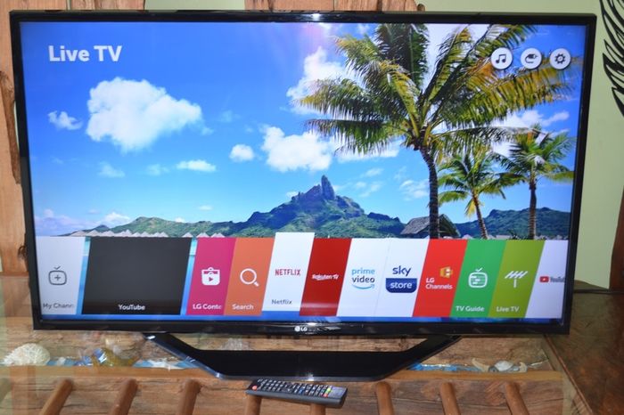 LG 43-inch 4K Ultra HD Smart TV