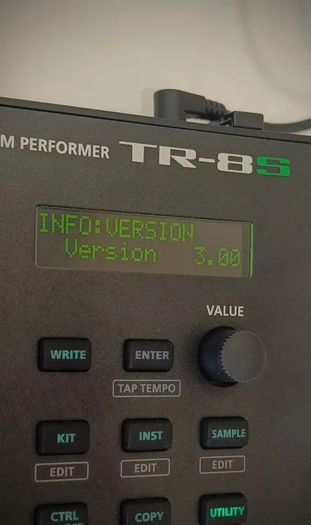 Roland TR-8S