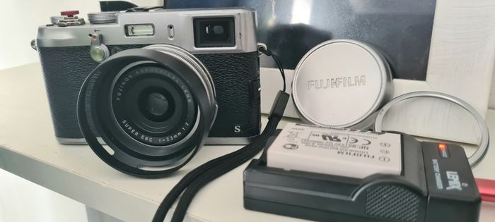 x100s  Fujifilm Digital Camera with 2.8-Inch LCD (Silver & Black)