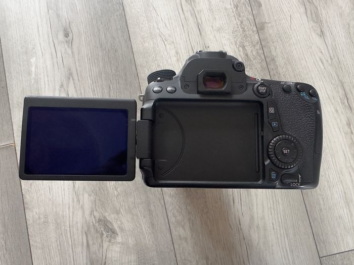 Canon camera EOS 70D for parts