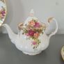 Old  Country Roses Royal Albert Image 7
