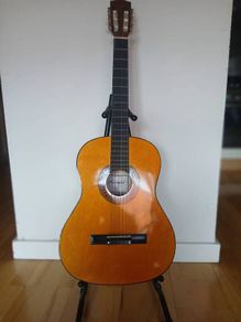 Herald HL44 acoustic guitar and stand