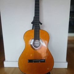 Herald HL44 acoustic guitar and stand