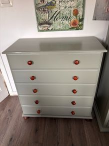 Chest of drawers