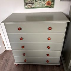Chest of drawers