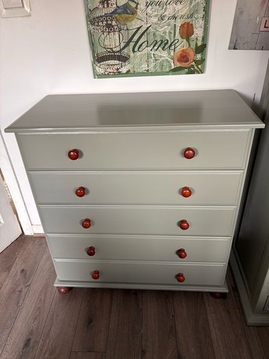Chest of drawers